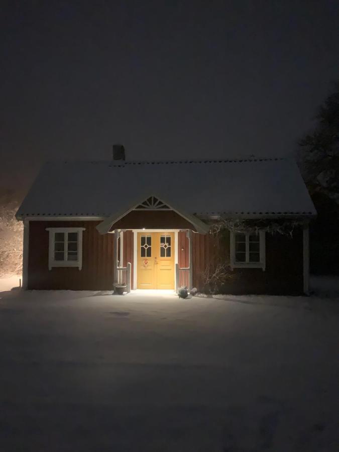 Bo I Egen Stuga Pa Haerlig Oelandsgard Kopingsvik Ngoại thất bức ảnh